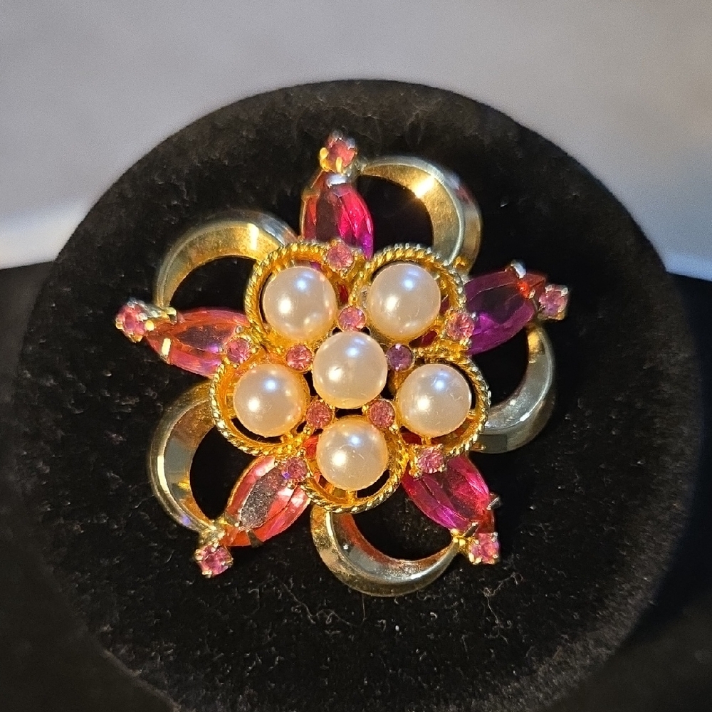 Elegant Gold and Pink Floral Brooch
